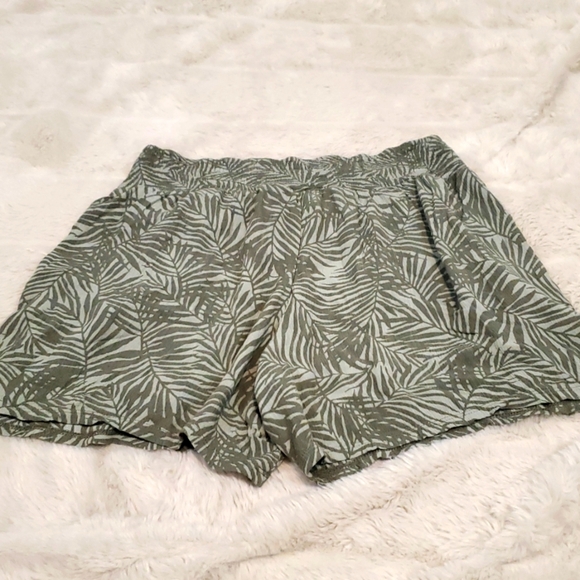 Three Dots Printed Crochet Rayon Shorts Green Tropical S - Picture 4 of 10